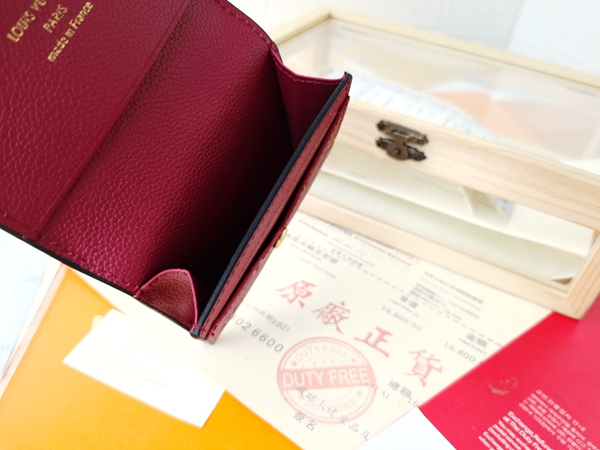 LVコピーウォレット着用イメージ